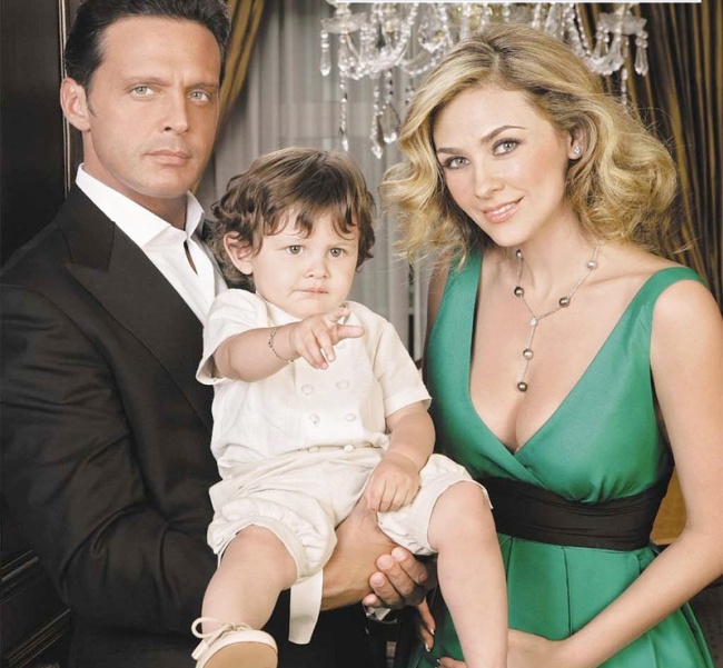 La extraña relación que Luis Miguel tiene con sus tres hijos 😶