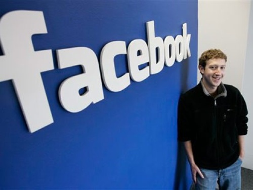 Se crea Facebook por
Mark Zuckerberg