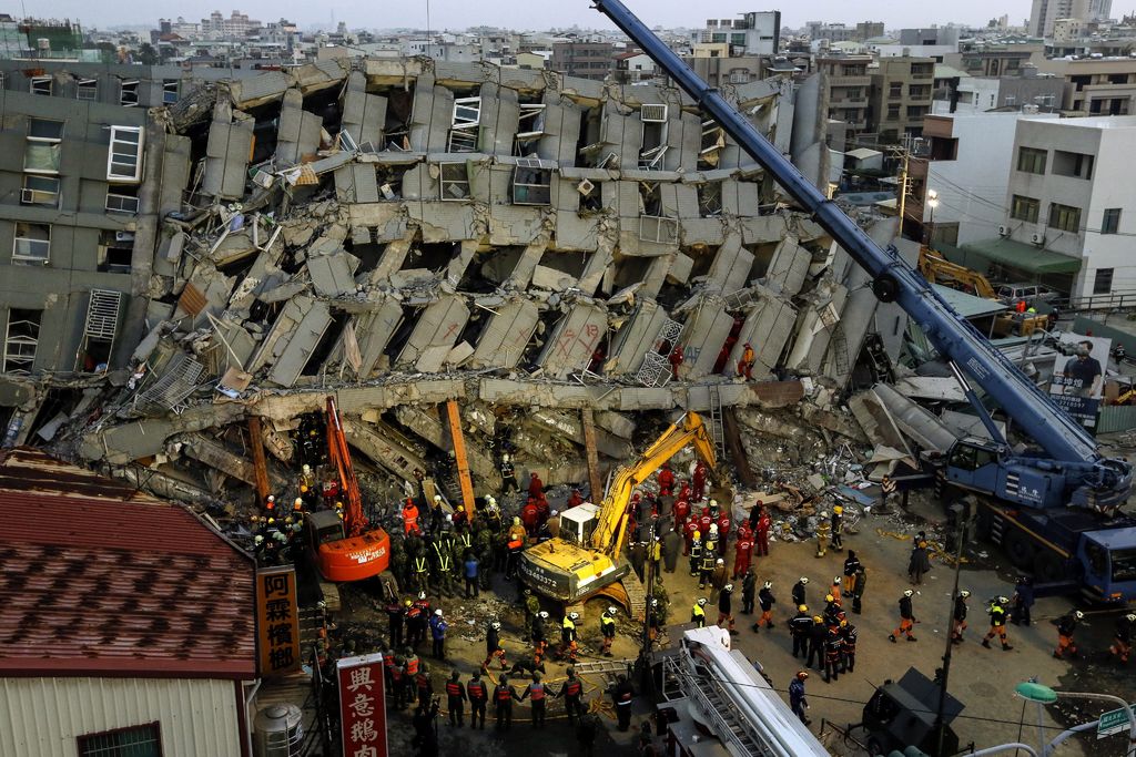 Arrestan a constructores de edificio que se cayó en Taiwán ...