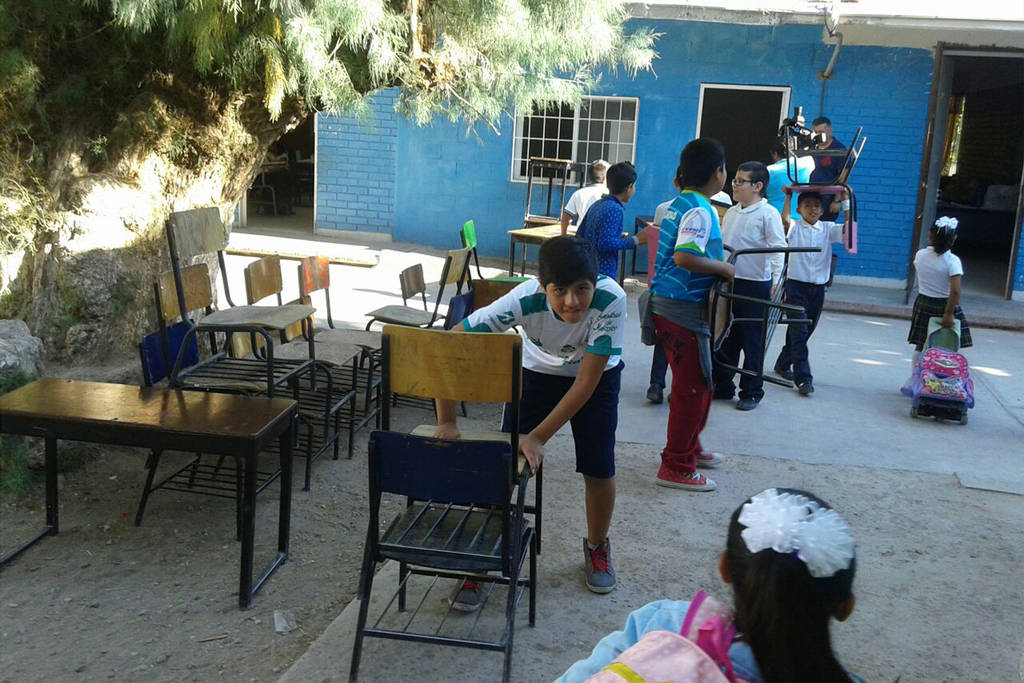 Entregan Mobiliario Para Una Escuela, El Siglo De Torreón