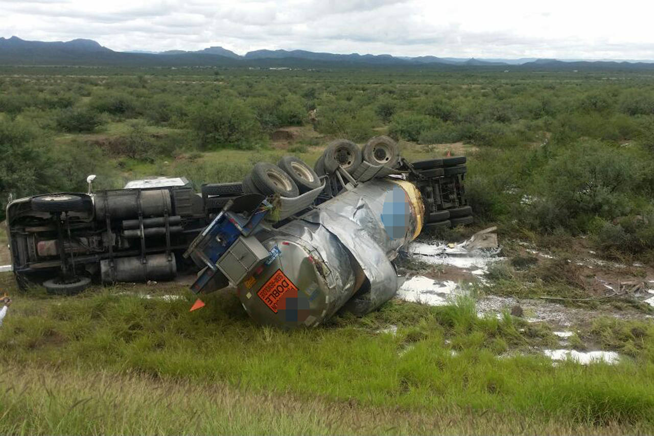 Triler Cargado De Leche Termina Volcado El Siglo De Torren