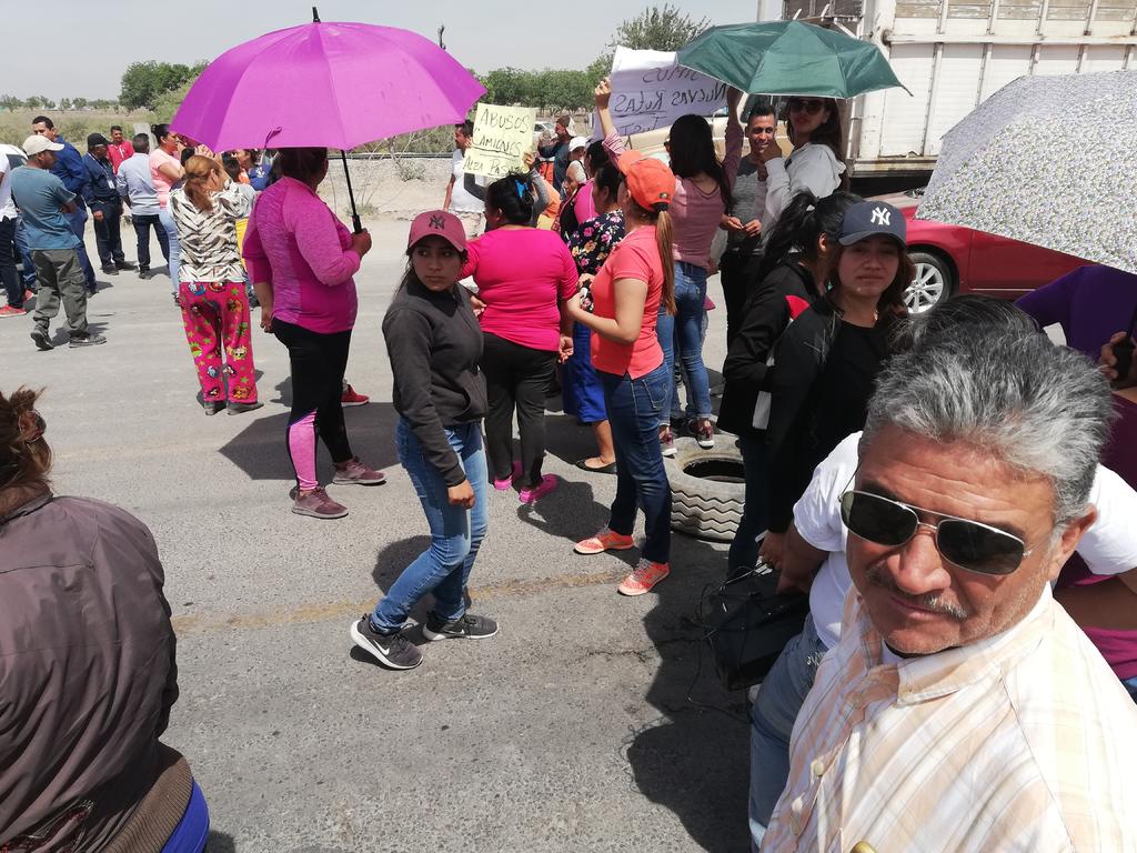 bloquean carretera a gregorio garcia por aumento a tarifas el siglo de torreon bloquean carretera a gregorio garcia