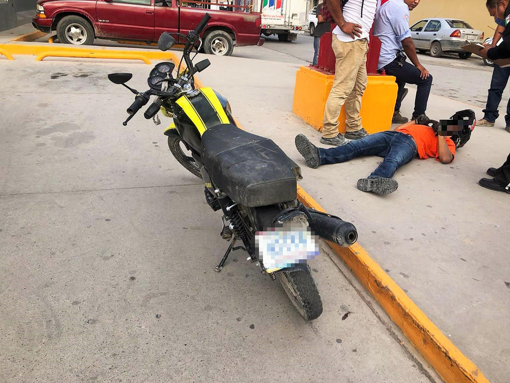 Peatón y motociclista resultan lesionados tras accidente con camión repartidor El Siglo de Torreón