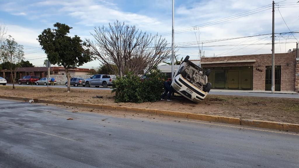 Se Registra Volcadura Frente A Colonia San Isidro De Torreón, El Siglo ...