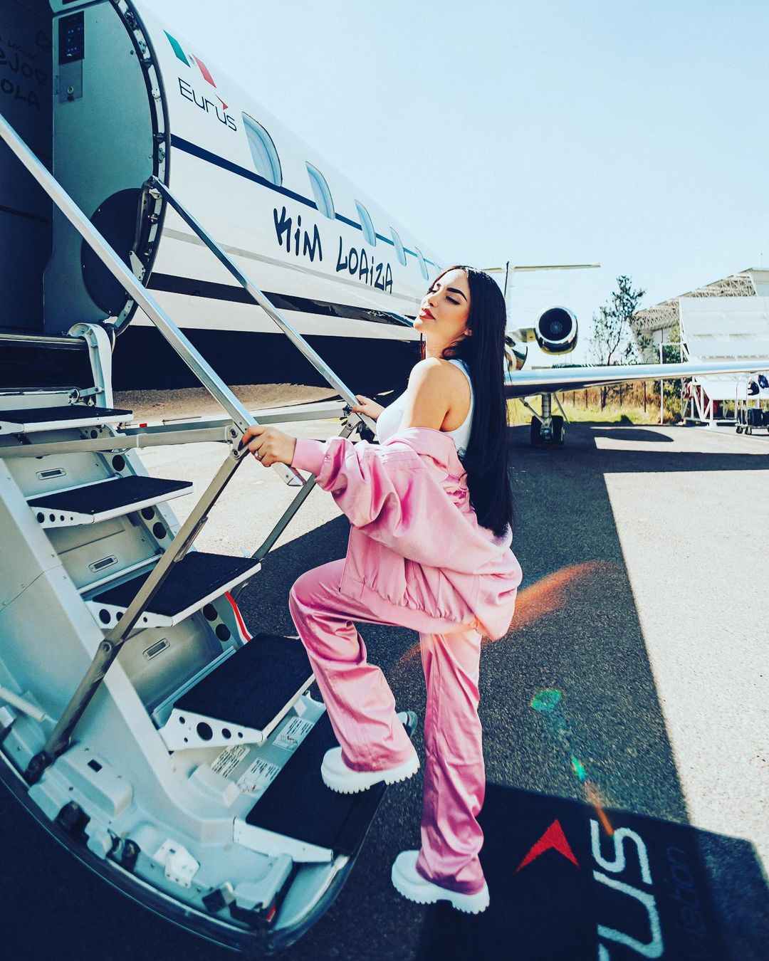 Kimberly Loaiza estrena jet privado para su fiesta musical