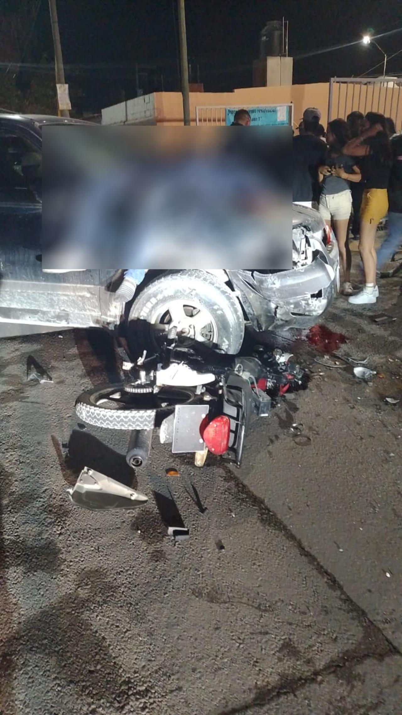 Motociclista muere tras ser impactado por una camioneta en Lerdo