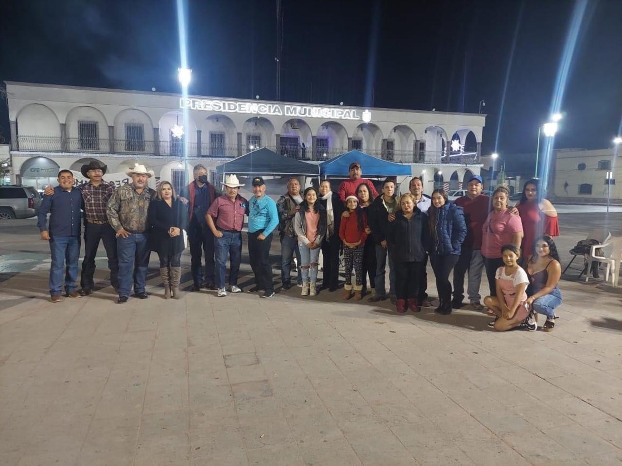 Ferrocarrileros despedidos pasan Navidad con plantón en Frontera