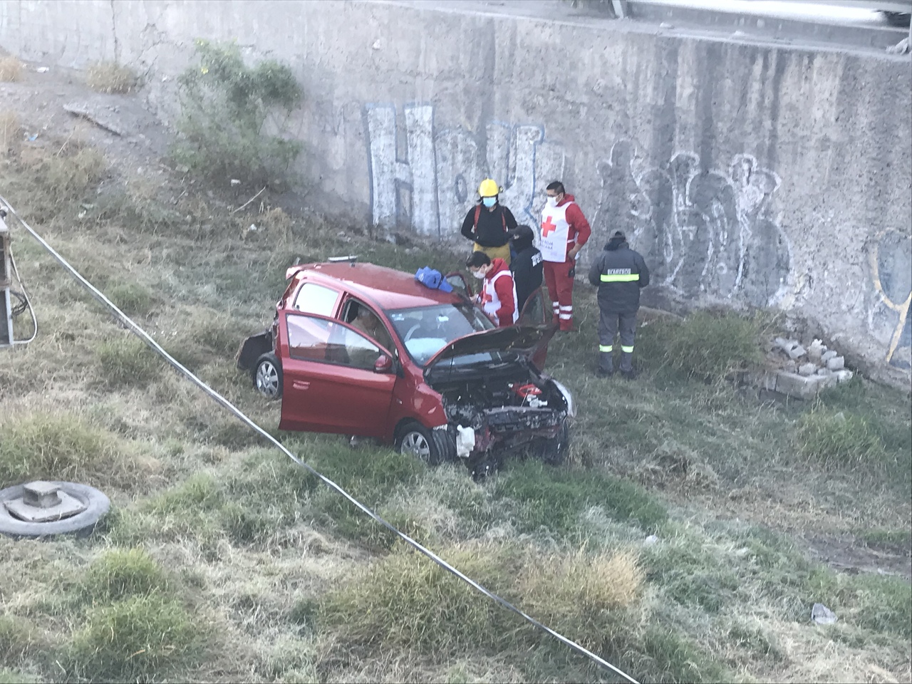 Conductora se lesiona tras sufrir fuerte caída en Gómez Palacio