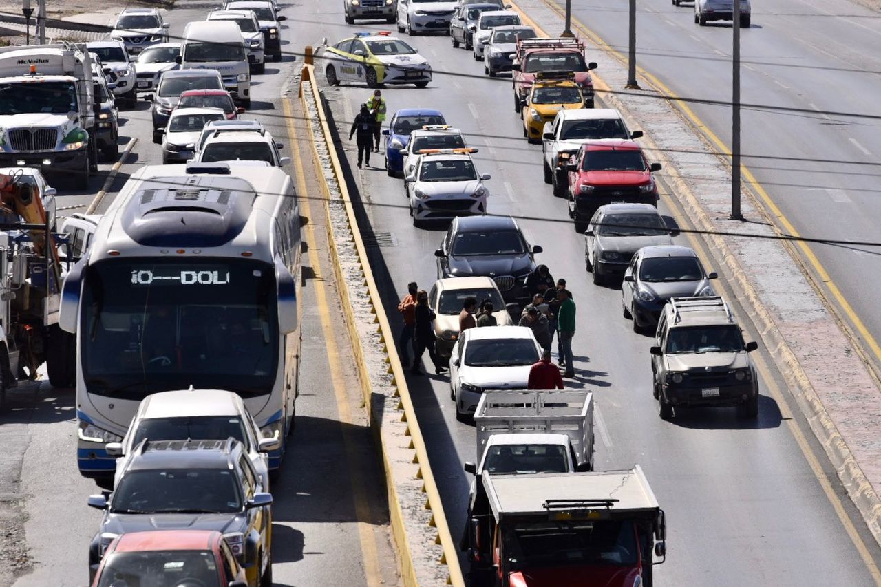 Choque múltiple provoca caos vial sobre la carretera Torreón-San Pedro