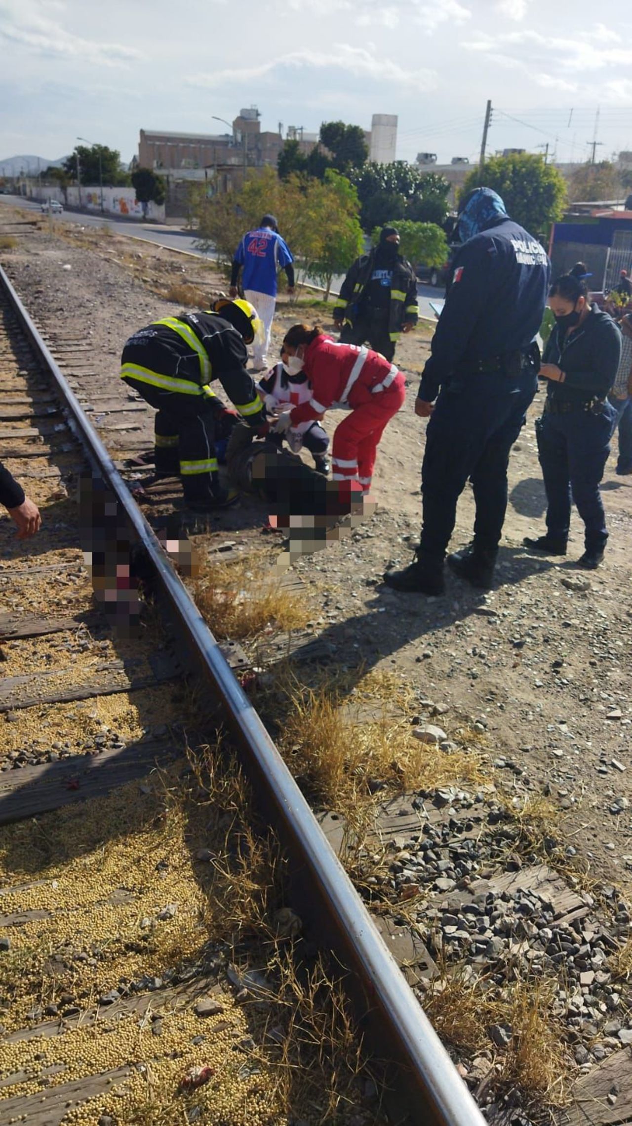 Hombre pierde piernas y un brazo tras ser arrollado por el tren en Gómez Palacio