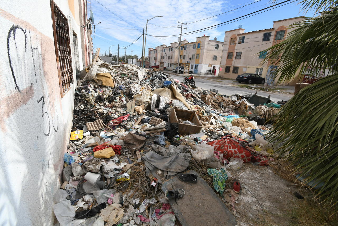 Condominios Manhattan de Torreón: Entre desechos y suciedad