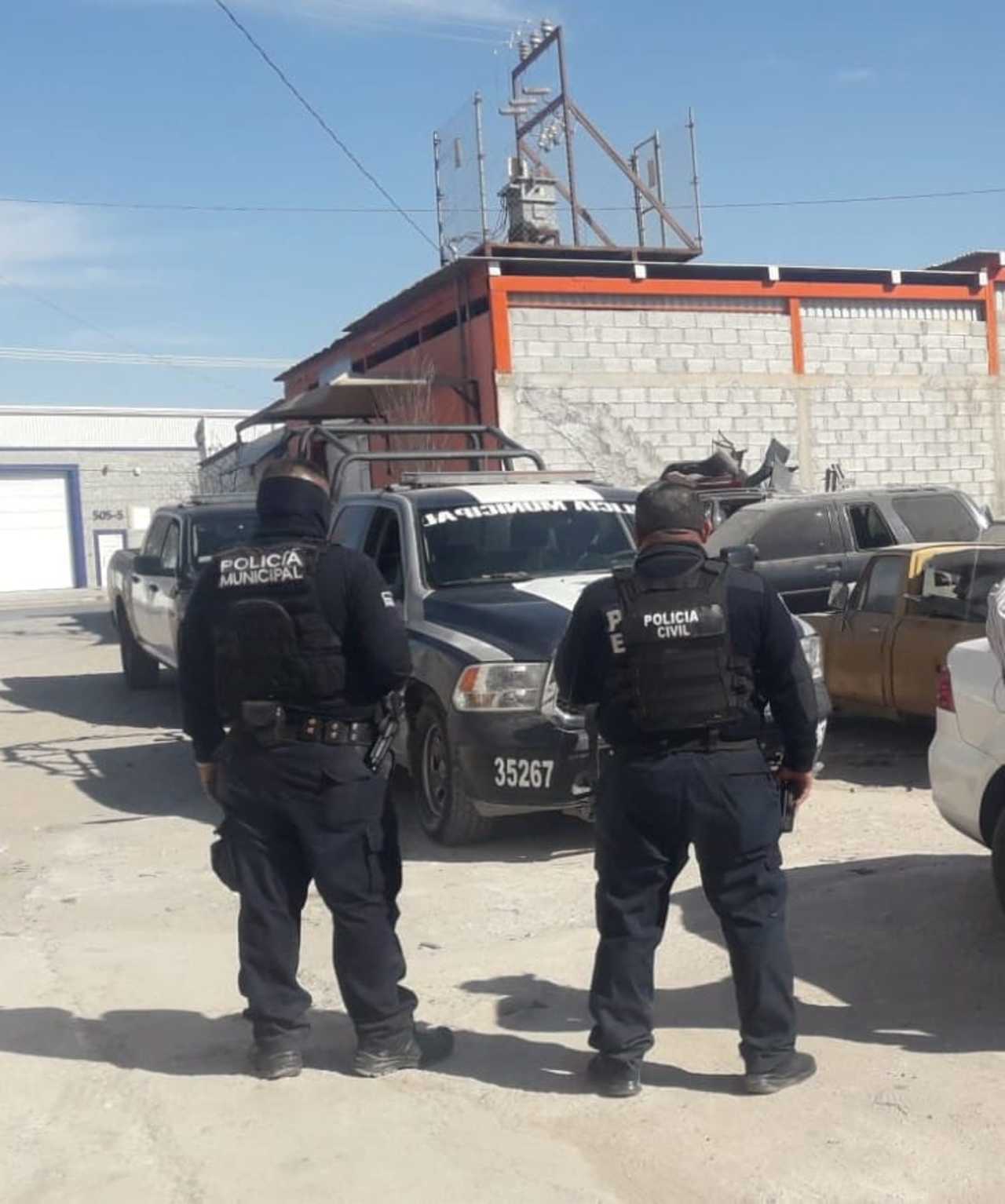 Recorren 'yonkes' en Torreón en busca de autos robados