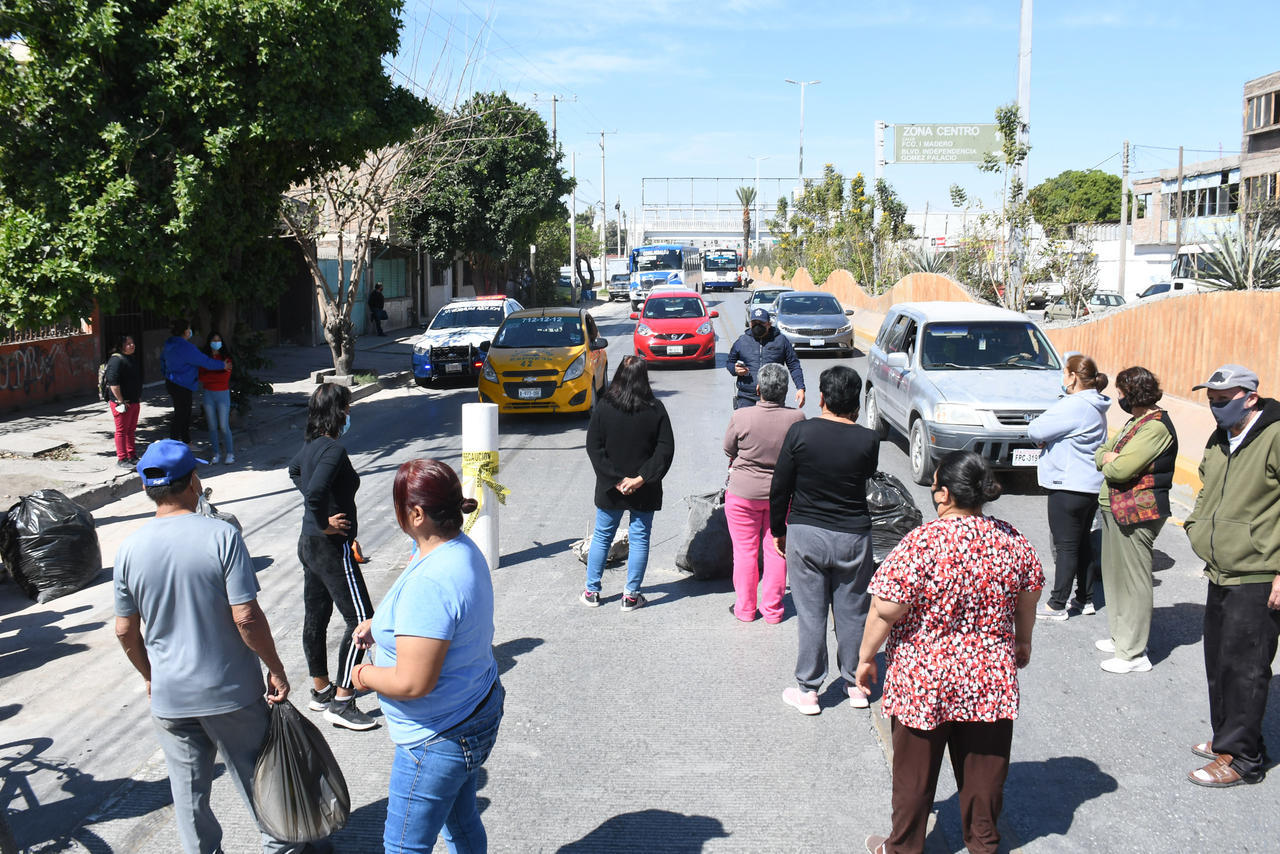 Con bloqueo en bulevar Revolución de Torreón, protestan por falta de agua