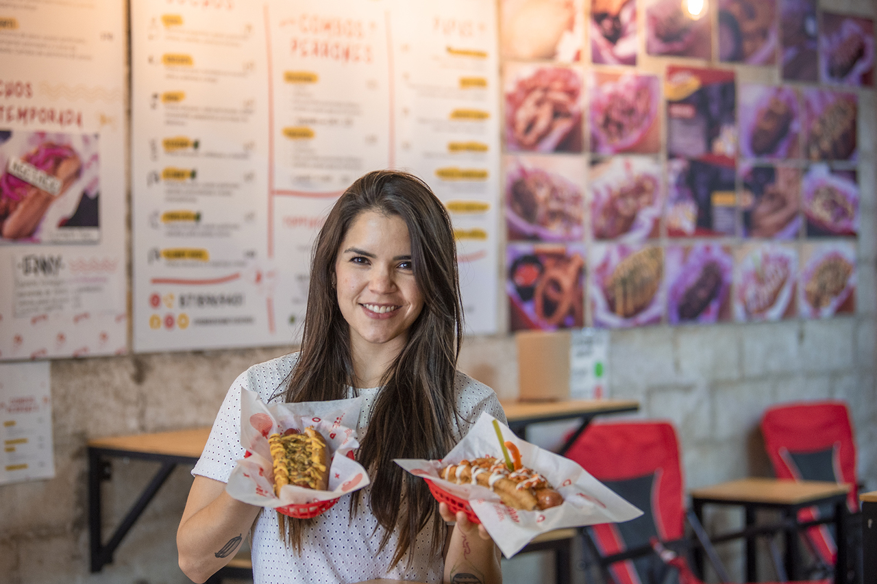 Degustan unos hot dogs muy 'perrones'