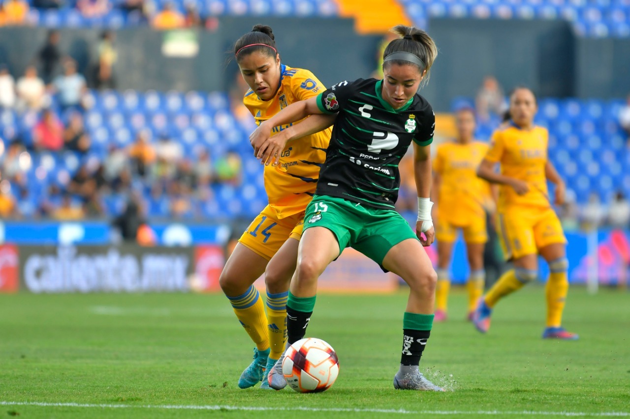 Con triplete de Uchenna Kanu, Tigres golea a las Guerreras y las deja sin liguilla