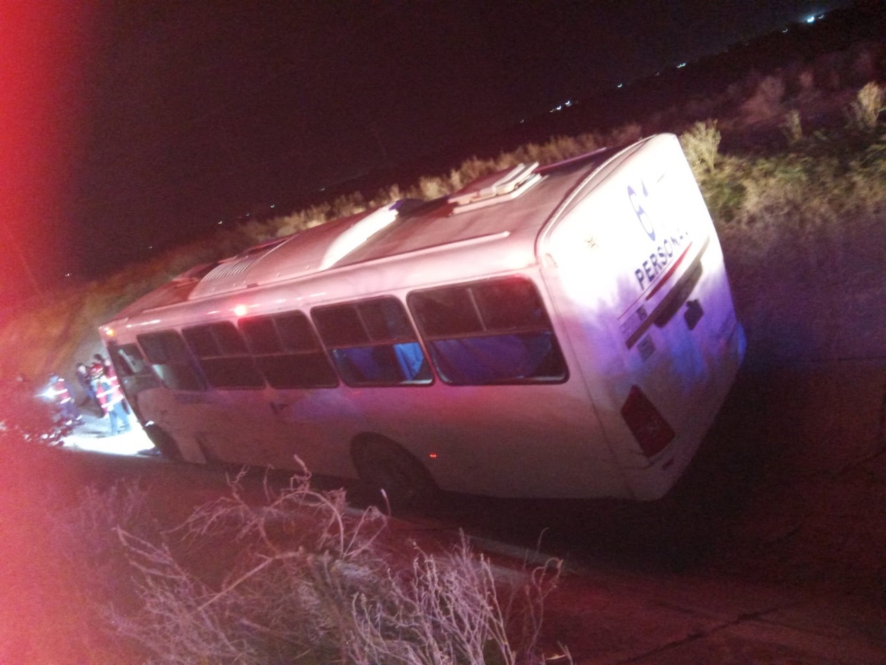 Unidad De Transporte De Personal Cae A Canal De Riego En Gómez Palacio ...