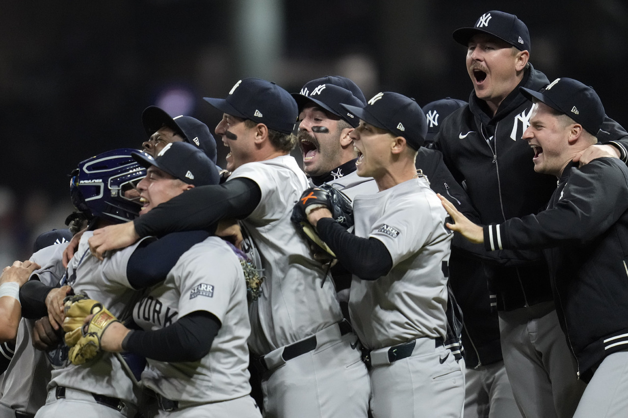 Juan Soto conectó un jonrón de tres carreras cuando había dos outs en la décima entrada y los Yankees de Nueva York avanzaron a su 41ra Serie Mundial y la primera en 15 años, al vencer 5-2 a los 