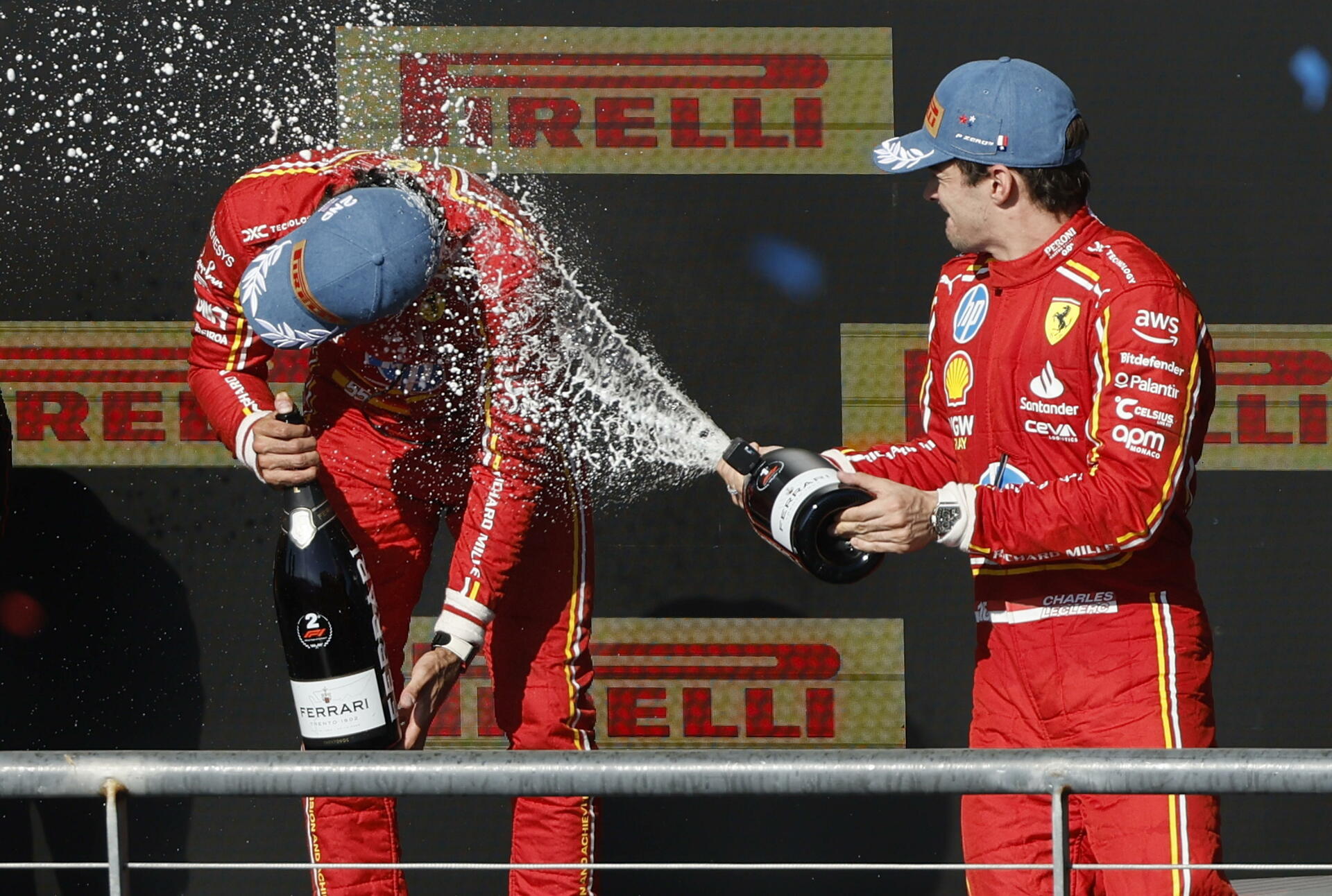 El monegasco Charles Leclerc (Ferrari) se alzó este domingo con la victoria en el Gran Premio de Estados Unidos, por delante de su compañero, el español Carlos Sainz, al aprovecharse de la lucha en