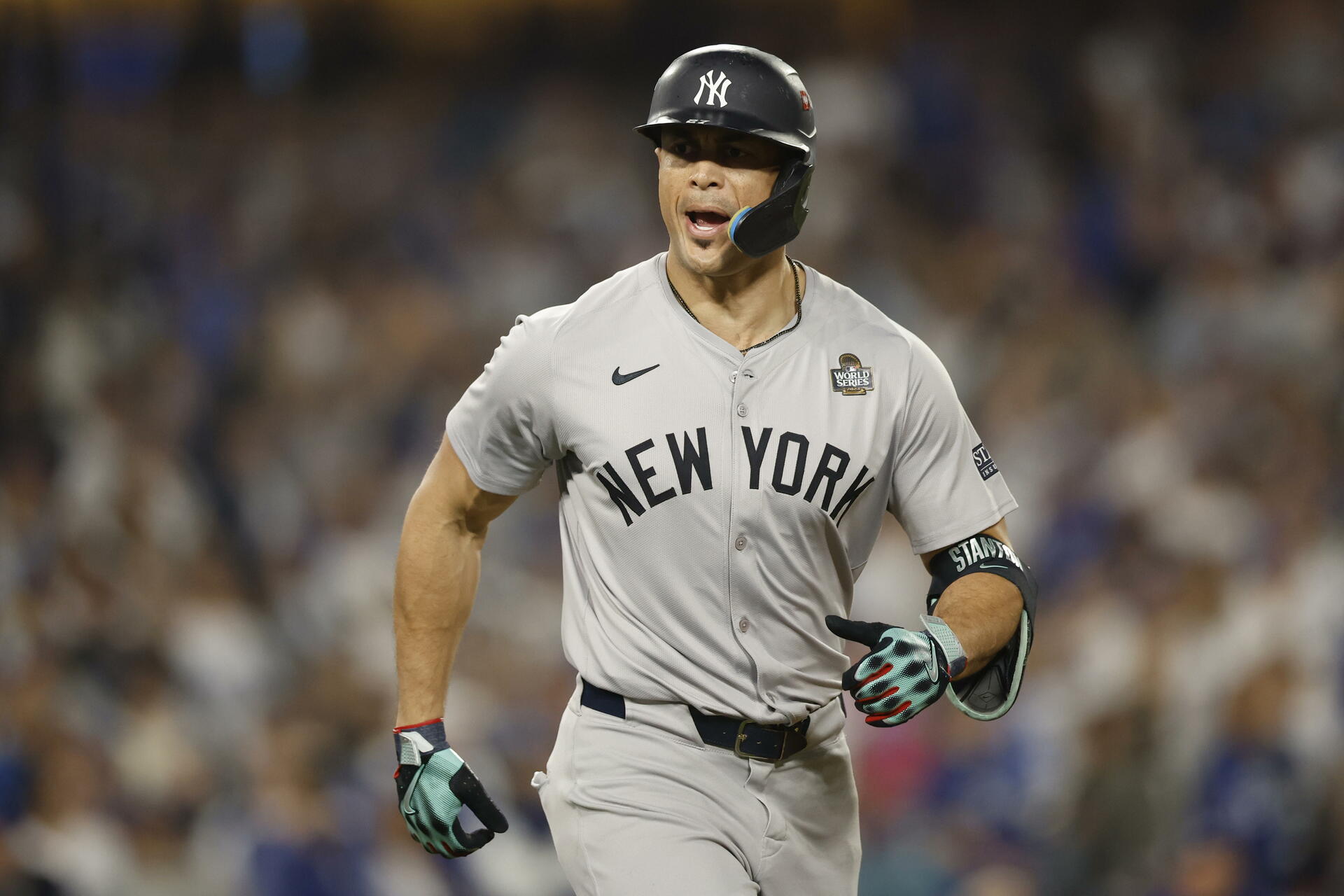 Tal vez no lo sepas o nunca te habías dado cuenta, pero ningún jugador de los New York Yankees tiene barba ni el cabello largo.¿A qué se debe esta extraña regla interna en la franquicia neoyorqui