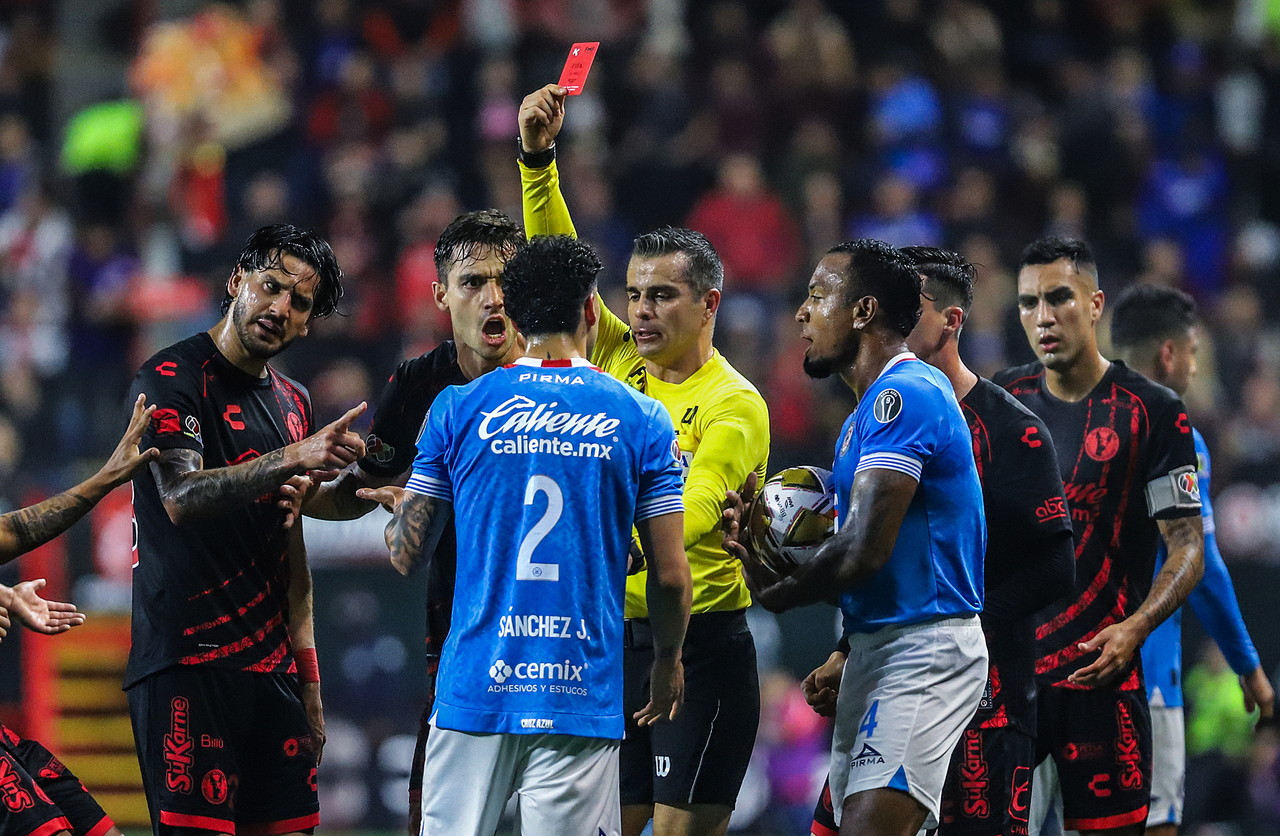 - Sin lugar a dudas, en el duelo de estrategias, Juan Carlos Osorio le ganó la partida a Martín Anselmi. El marcador (3-0), la goleada, lo hacen más que evidente.Cruz Azul lo ha vuelto a hacer, ha 